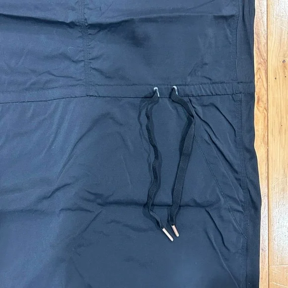 INDYGENA Laco women's sleeveless athletic tank top dress in black with mesh - Picture 4 of 8